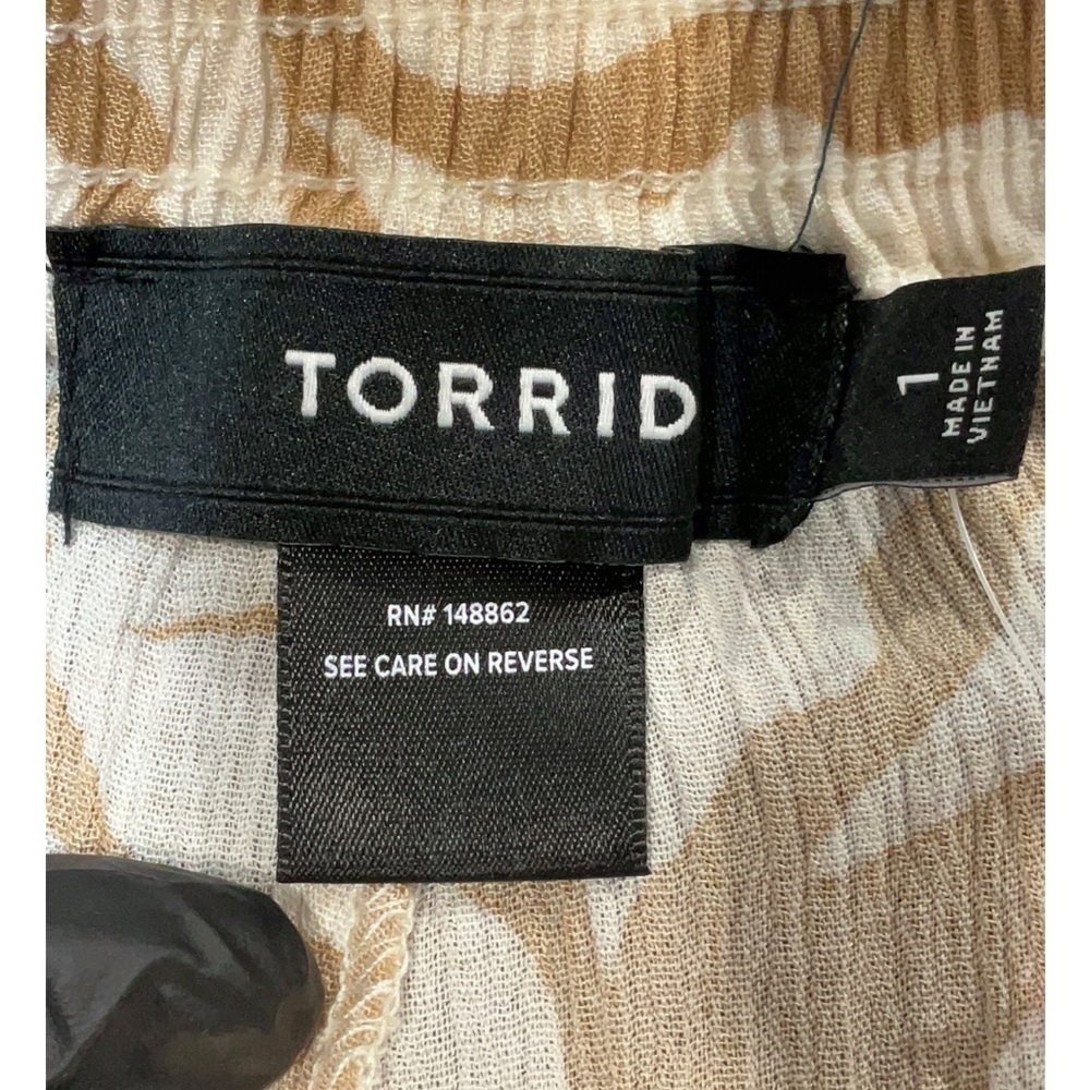 NWT Torrid High Rise Pull On Cargo Shorts 1X Tan White Leaf Print Summer Casual - Picture 4 of 5